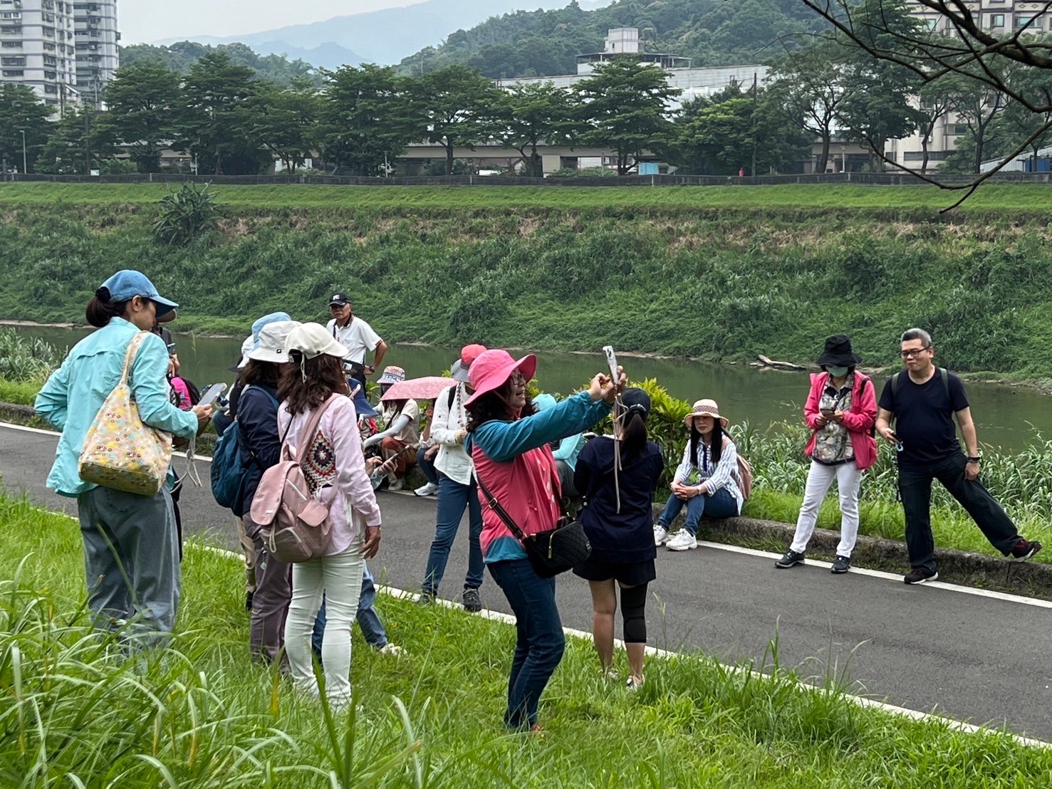 LINE_ALBUM_張娜手機班星光橋外拍花絮_240511_7.jpg