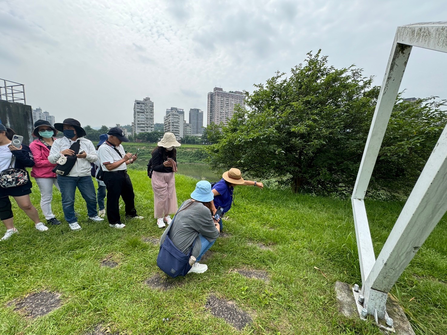 LINE_ALBUM_張娜手機班星光橋外拍花絮_240511_12.jpg