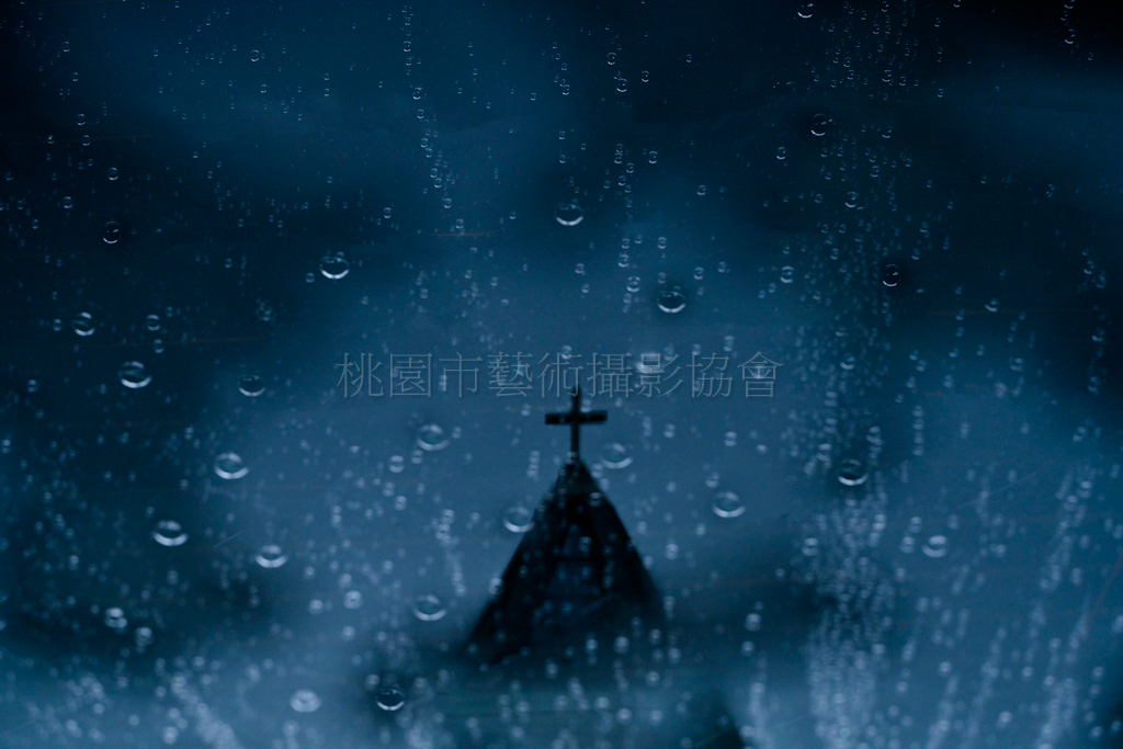雨中教堂