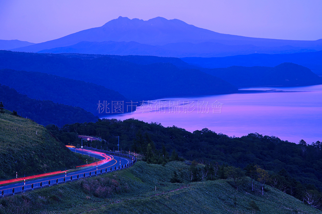 湖光暮色