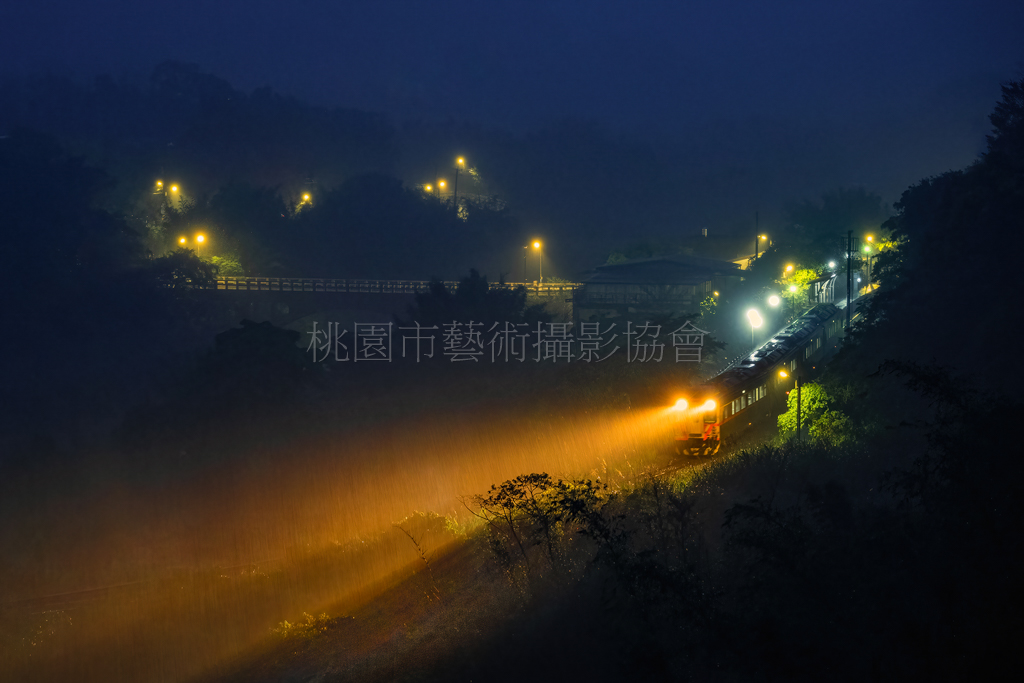 春雨望谷