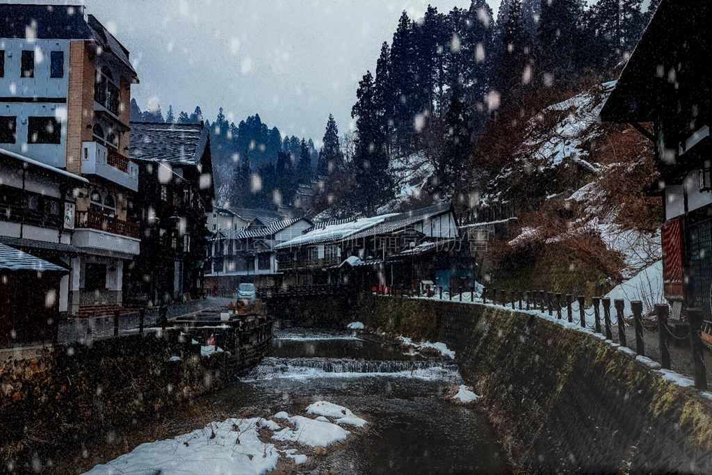 銀山雪景