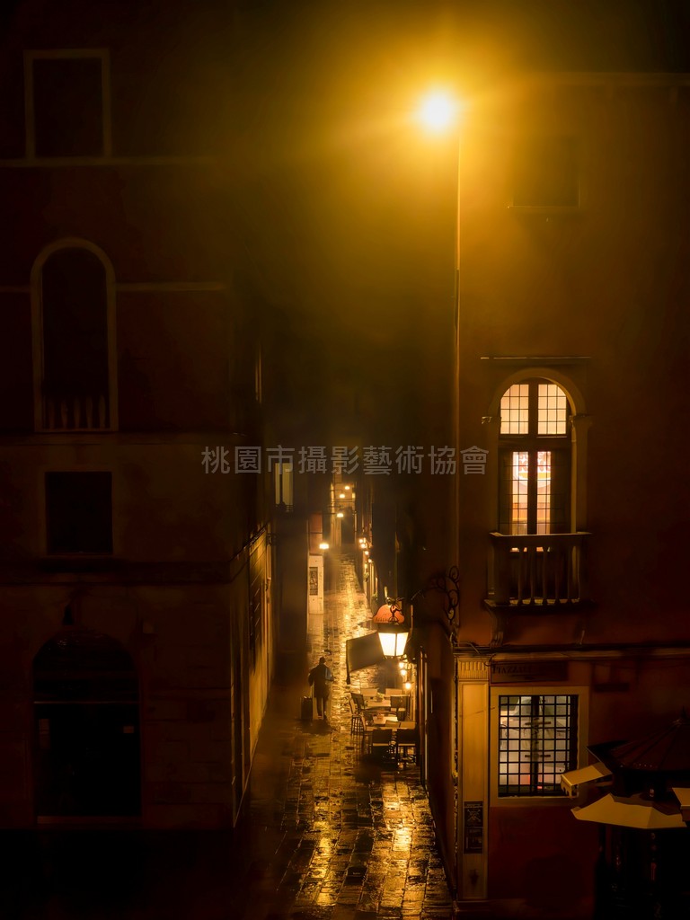 暗夜長巷