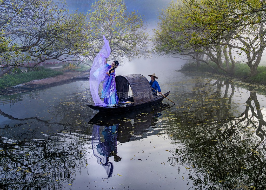 水社柳晨景