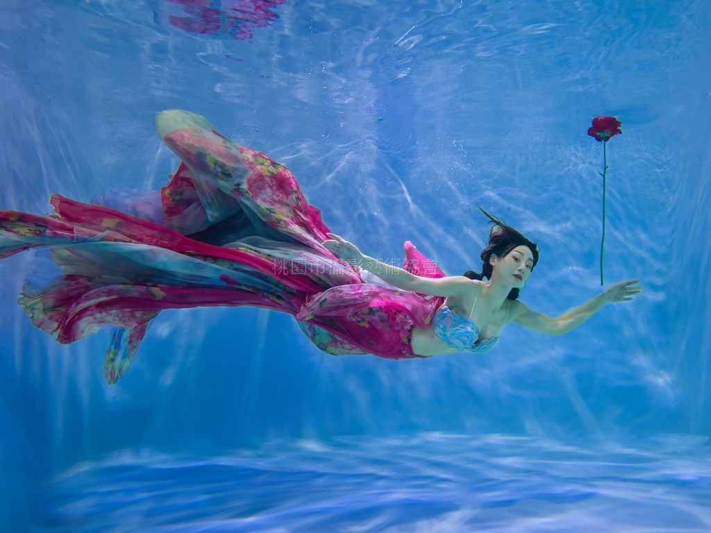 水中仙女