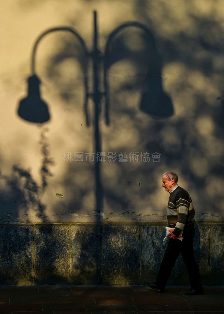 路燈下