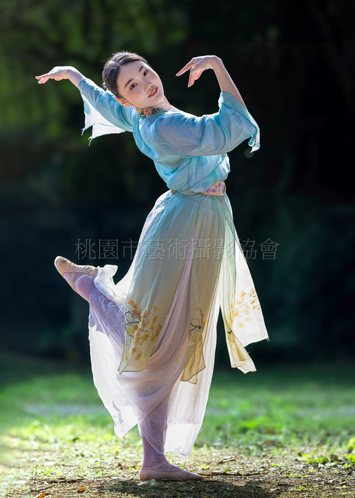舞姿輕靈