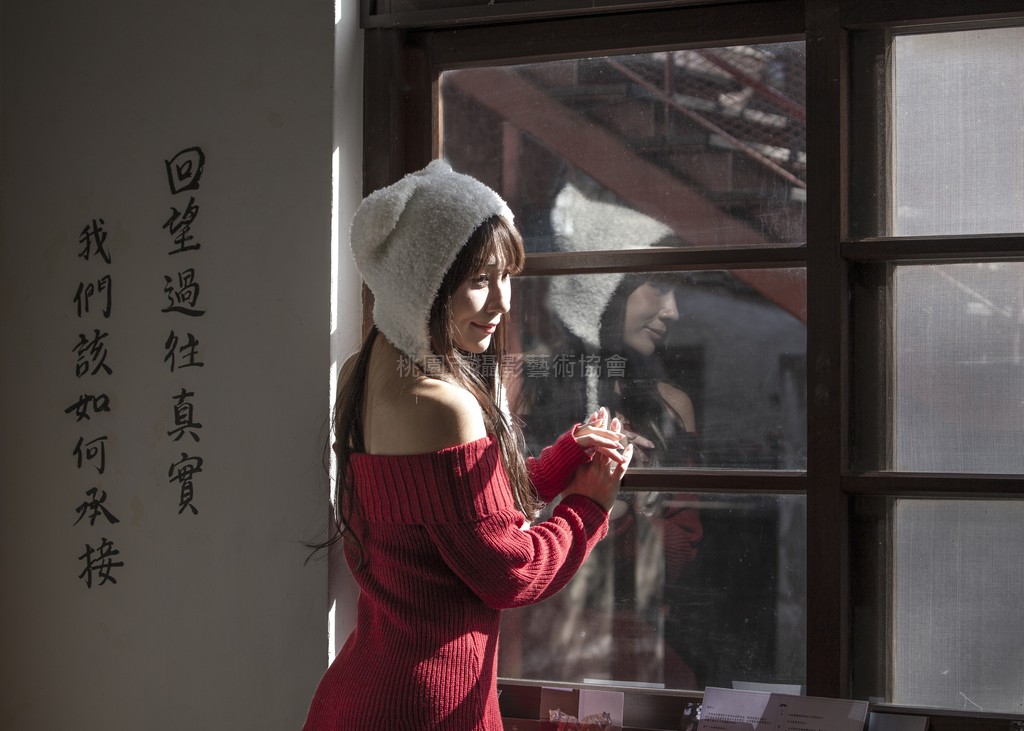 窗外的倒影