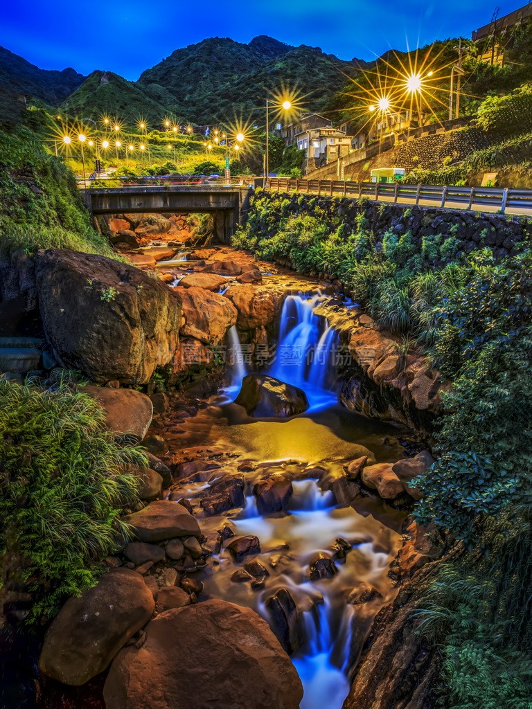 戀戀山城溪水流