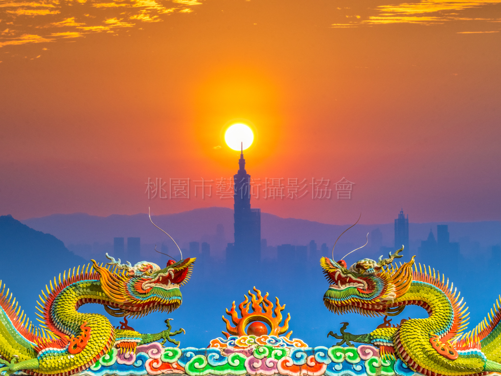 雙龍戲珠