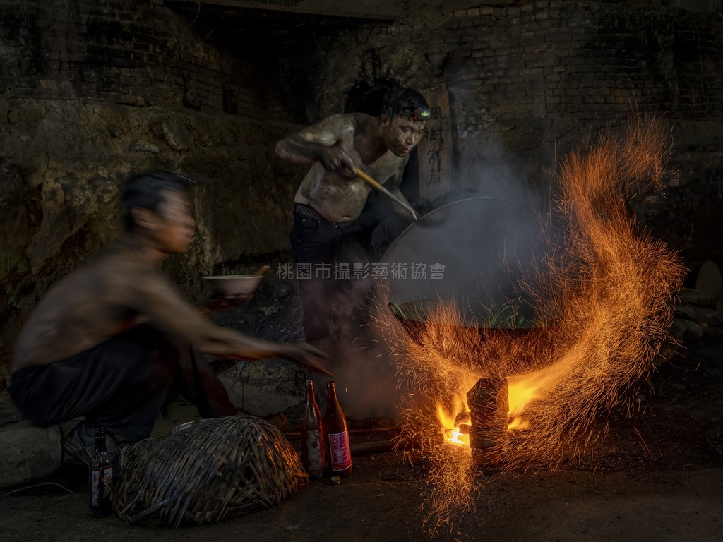 炭窯煮食