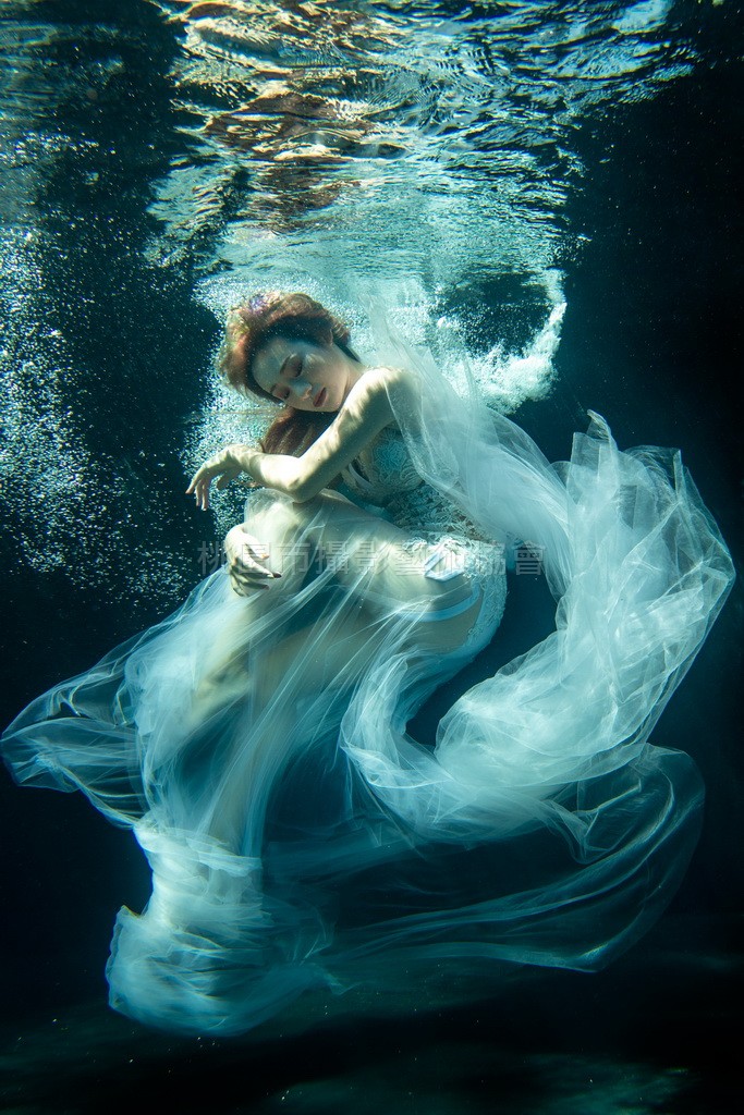 水中仙子