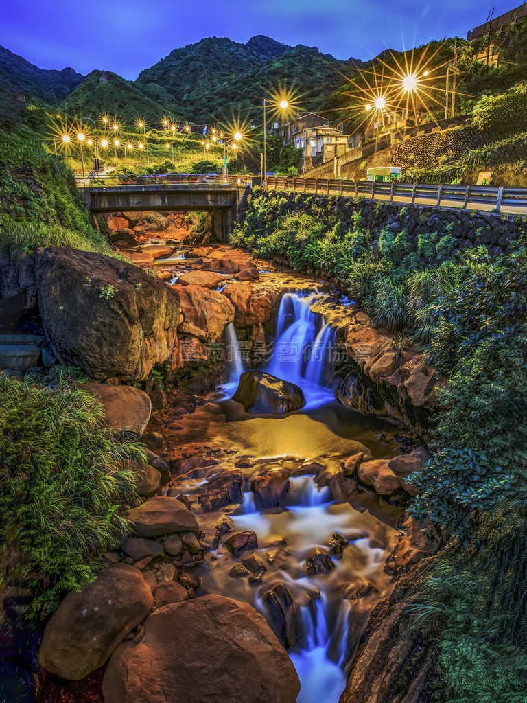 戀戀山城溪水流