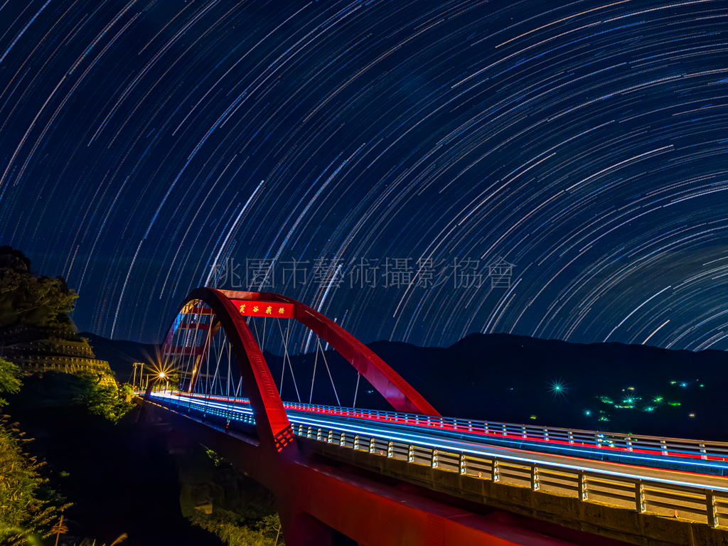 山谷裡的星空