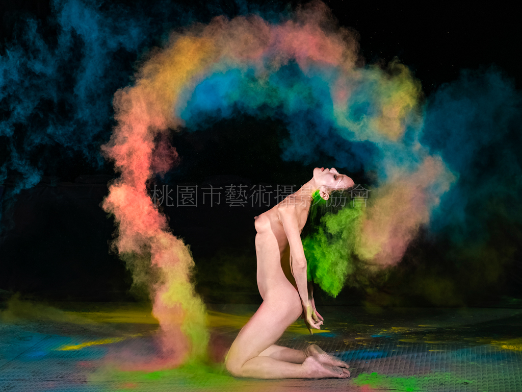 粉彩女郎