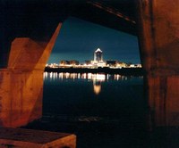 橋下夜色